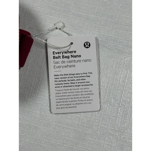 Lululemon Everywhere Belt Bag Nano Berry Rumble / Gold - Picture 5 of 5